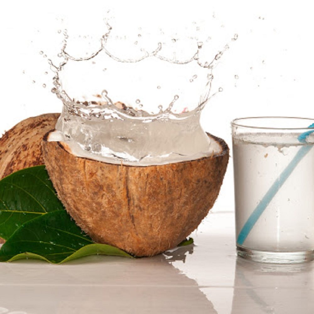 Por qué beber agua de coco: descubre todos sus beneficios